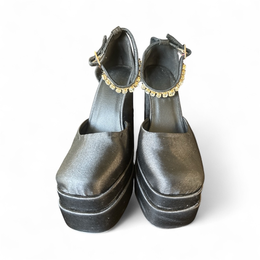Elegant Black Platform Shoes with Stud Accents